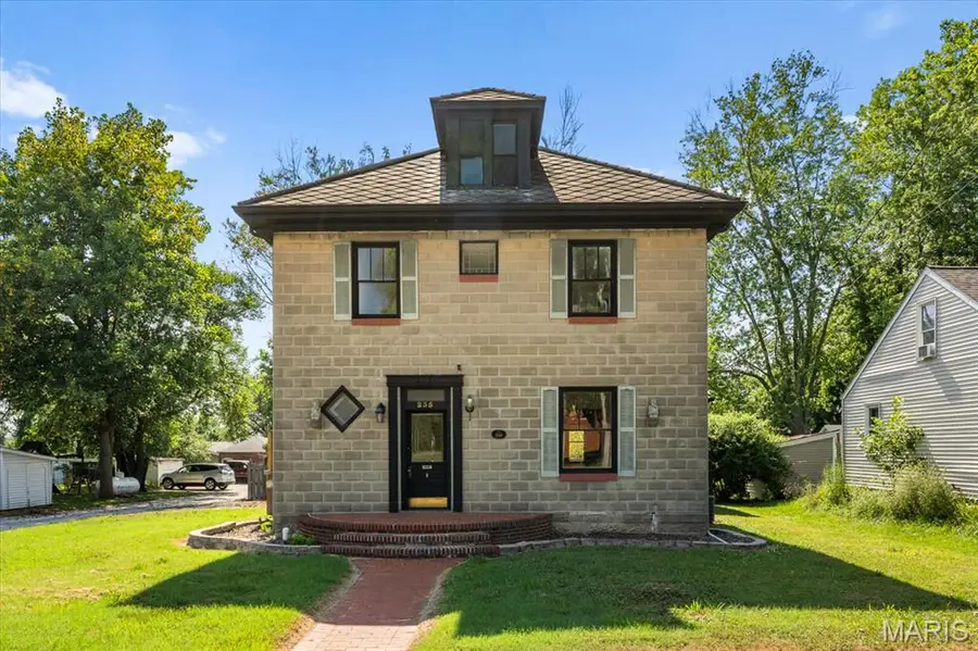 235 N Moore Street, Waterloo, IL 62298 - Image #2