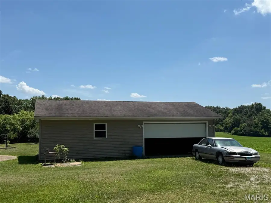 299 E 3050 Avenue, Ramsey, IL 62080 - Image #2