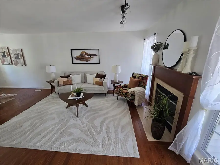 1408 Whispering Creek Drive, Ballwin, MO 63021 - Image #3