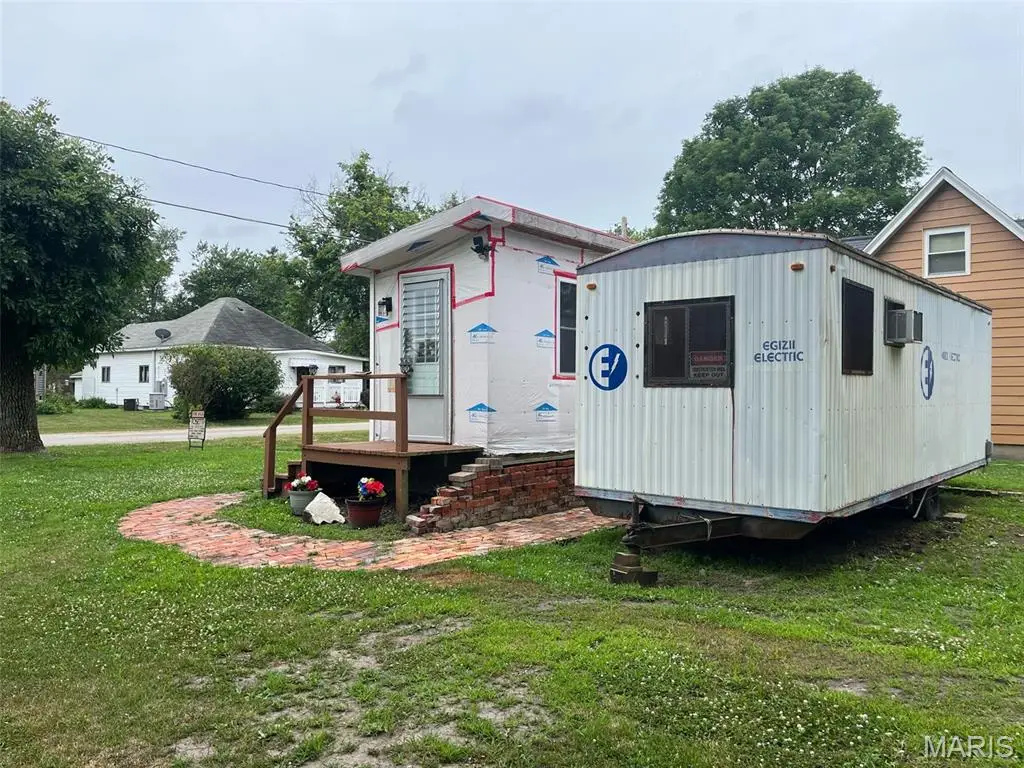 210 E Raymon Avenue, Witt, IL 62094 - Image #1