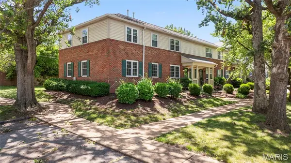 9074 W Swan Circle, St Louis, MO 63144