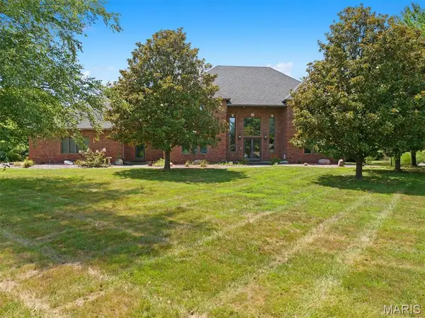 517 E Waters Edge Drive, Shiloh, IL 62221