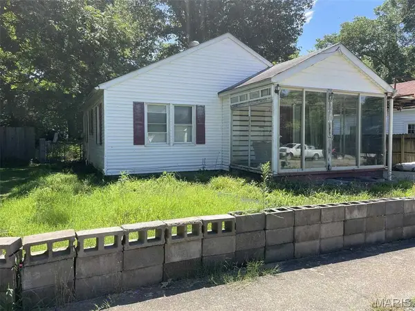 804 N Catalpa Street, Dexter, MO 63841