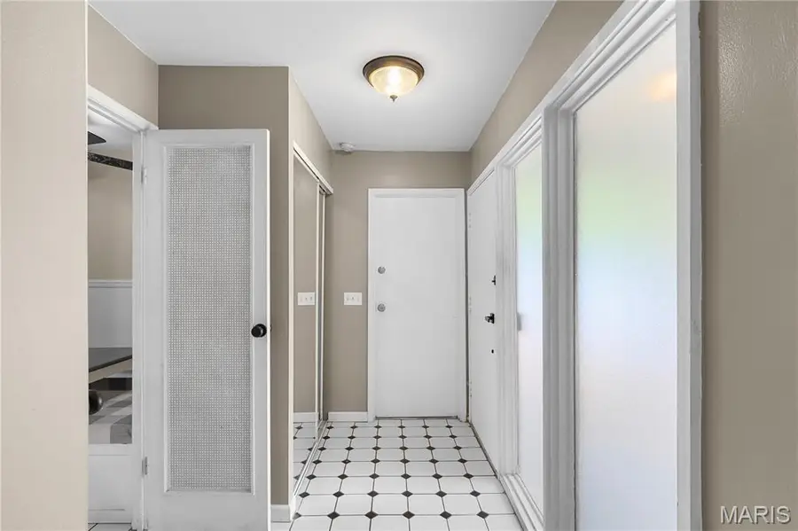 701 Chevron Drive, Mehlville, MO 63125 - Image #3