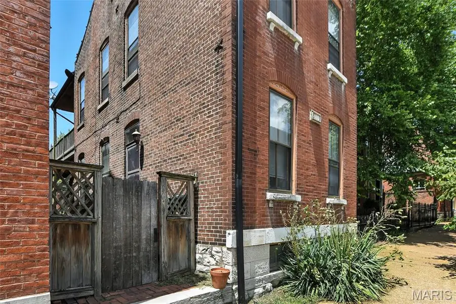 2209 Menard Street, Saint Louis, MO 63104 - Image #2