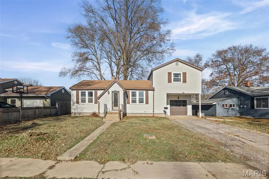 1017 W Green Street, Mascoutah, IL 62258 - Image #2