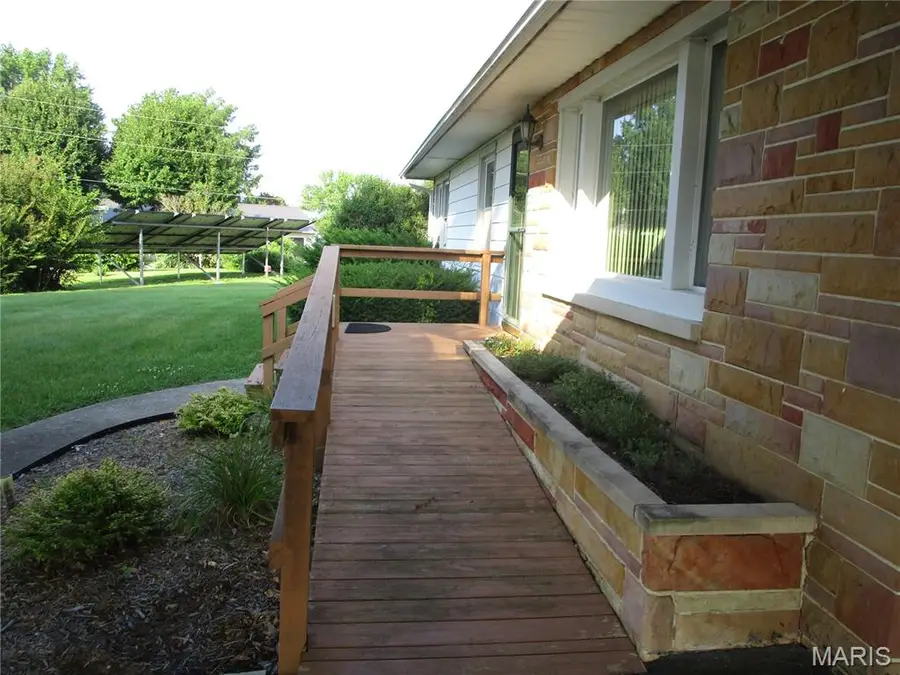 103 Paulette Street, Chester, IL 62233 - Image #2