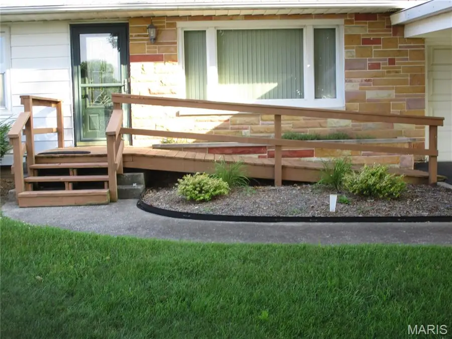 103 Paulette Street, Chester, IL 62233 - Image #3