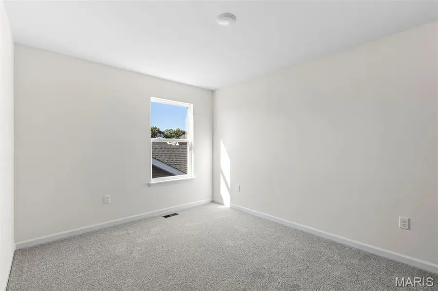 12201 Louiselle Park Drive, Maryland Heights, MO 63146 - Image #3