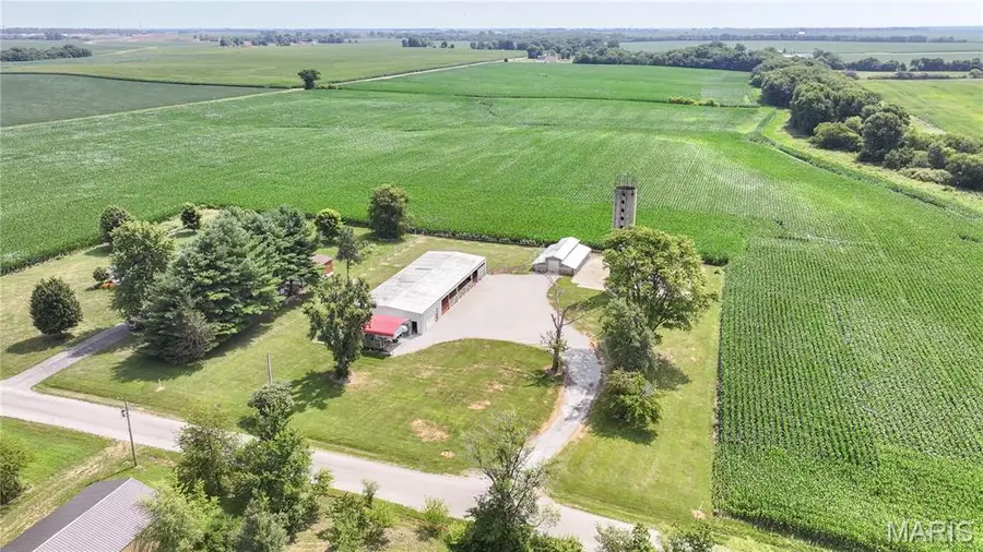 32312 Pleasant Hill Road, Girard, IL 62640 - Image #3