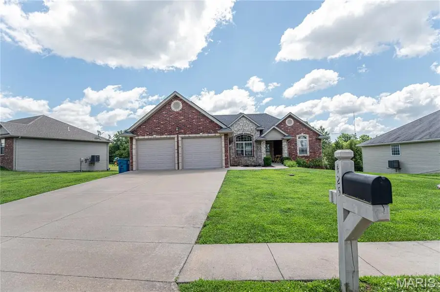 425 Edwards Drive, Holts Summit, MO 65043 - Image #2