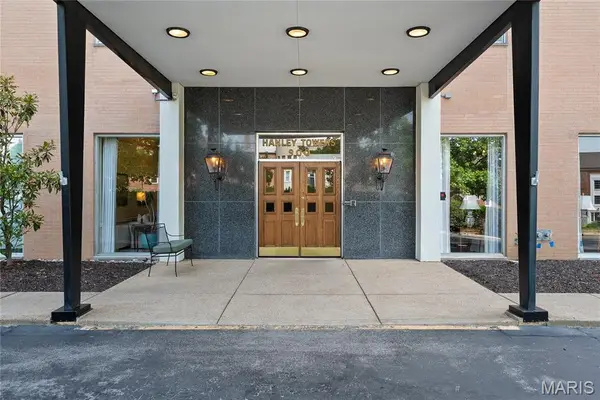 900 S Hanley Road #6E, Clayton, MO 63105