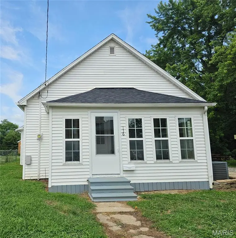 136 N Hamilton Street, Hillsboro, IL 62049 - Image #2