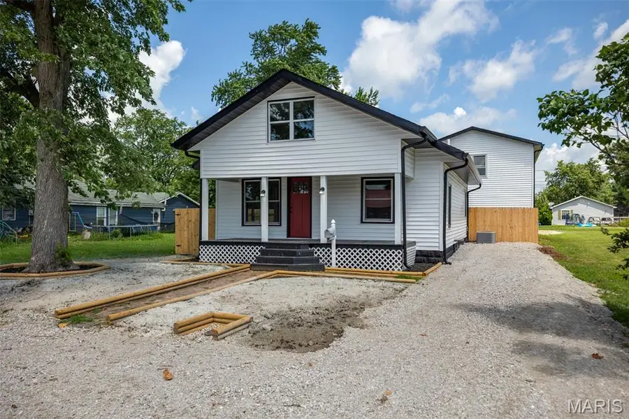 209 Charles Street, Gillespie, IL 62033 - Image #2