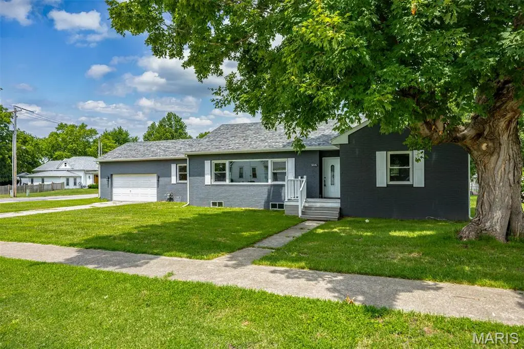 305 E Hauser Street, Litchfield, IL 62056 - Image #1