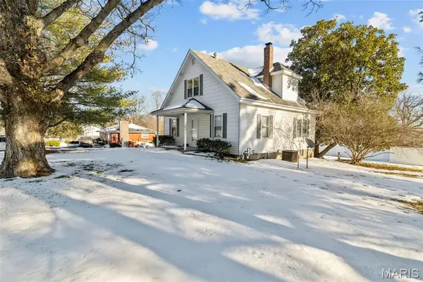 2438 Creve Coeur Mill Road, Maryland Heights, MO 63043