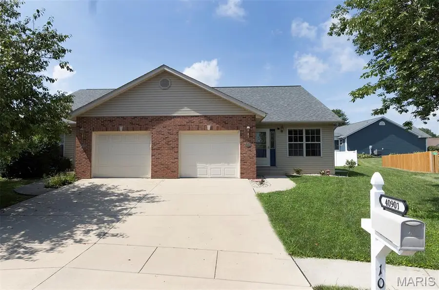 10904 Upland Terrace Drive, Lebanon, IL 62254 - Image #2