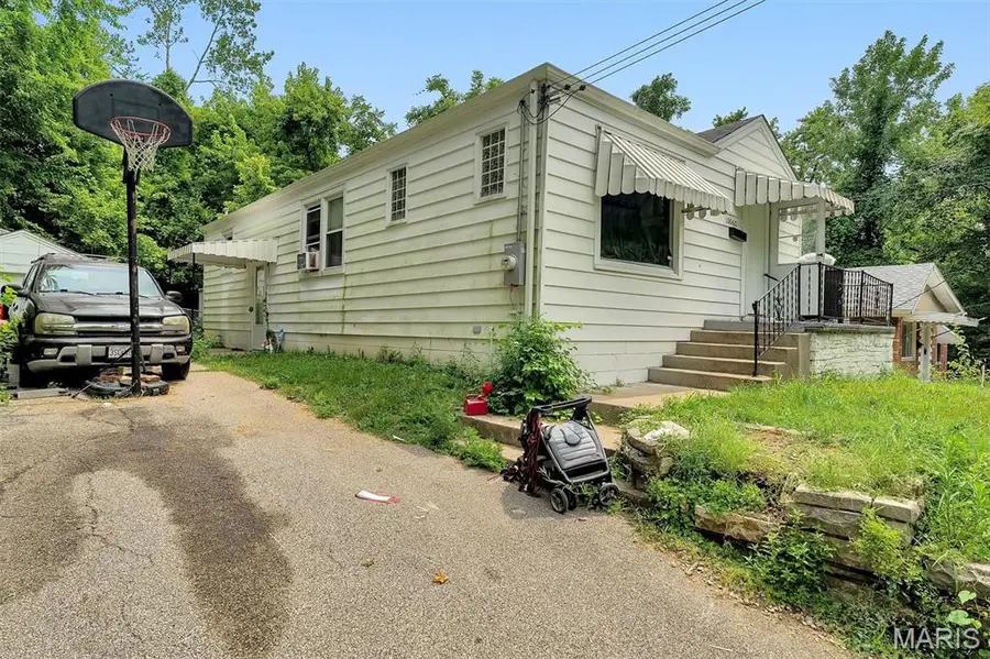 10060 Valley Drive, Saint Louis, MO 63137 - Image #2