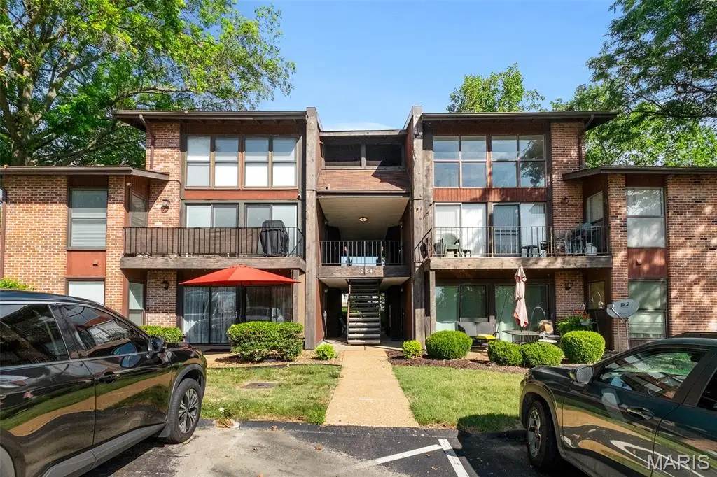 1084 Mersey Bend Drive #F, Saint Louis, MO 63129 - Image #1