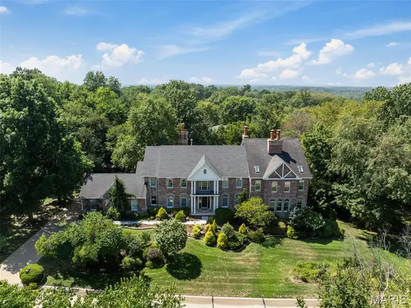 10610 Deerpath Acres Court, St Louis, MO 63128