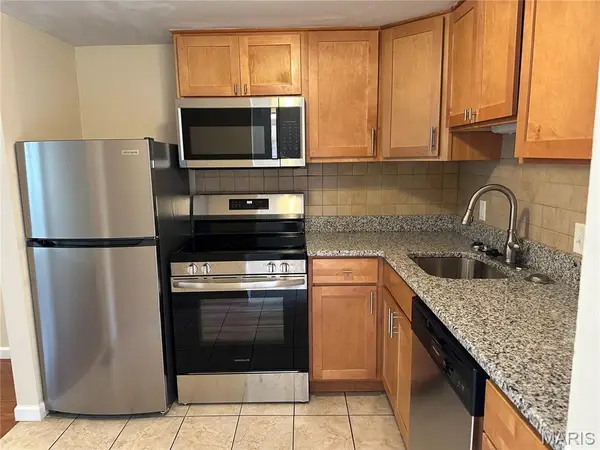 1126 Rue La Chelle Walk #1126, Creve Coeur, MO 63141