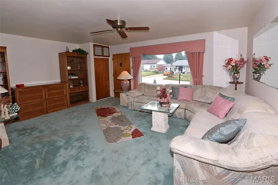 4840 Blackhawk Drive, Affton, MO 63123 - Image #3