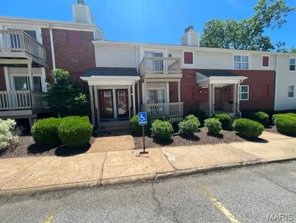 9174 Robin Court, Brentwood, MO 63144