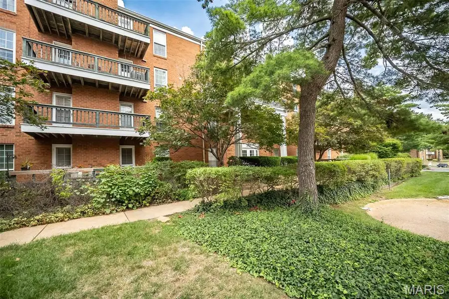 10367 Oxford Hill Drive #6, Saint Louis, MO 63146 - Image #2