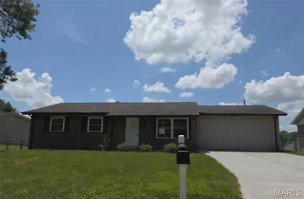 17 Stonehenge Court, St Charles, MO 63303