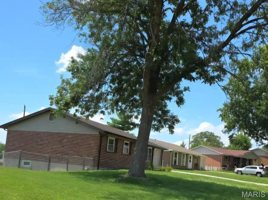 17 Stonehenge Court, Saint Charles, MO 63303 - Image #2