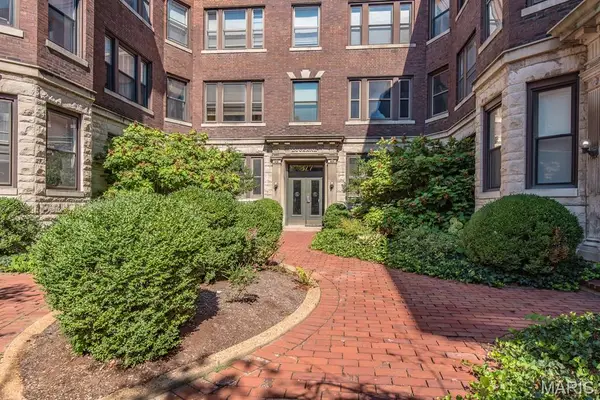 377 N Taylor Avenue #1S, St Louis, MO 63108