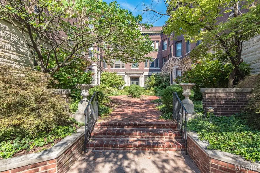 377 N Taylor Avenue #1S, Saint Louis, MO 63108 - Image #3