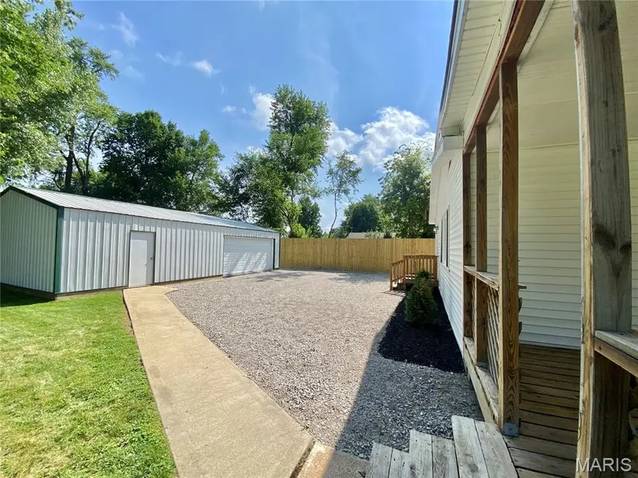 225 E Macoupin Street, Staunton, IL 62088 - Image #2