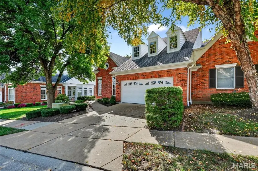 655 Spyglass Summit Drive, Chesterfield, MO 63017 - Image #2