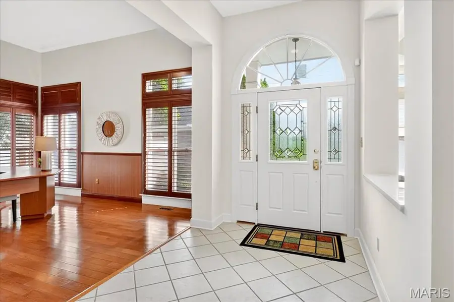 655 Spyglass Summit Drive, Chesterfield, MO 63017 - Image #3