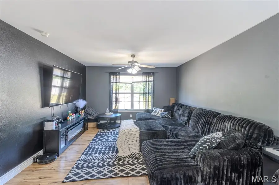 121 Valley Way, Saint Robert, MO 65584 - Image #2