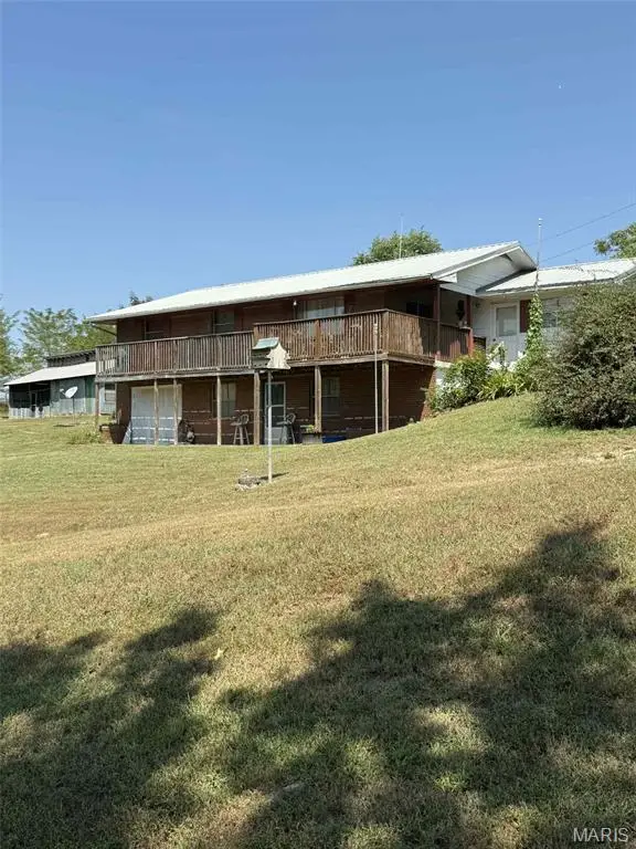 105 Sudhammer Road, Iberia, MO 65486