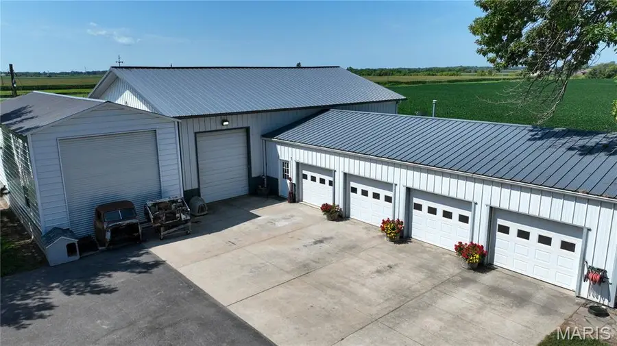 8221 State Route 4, Staunton, IL 62088 - Image #2