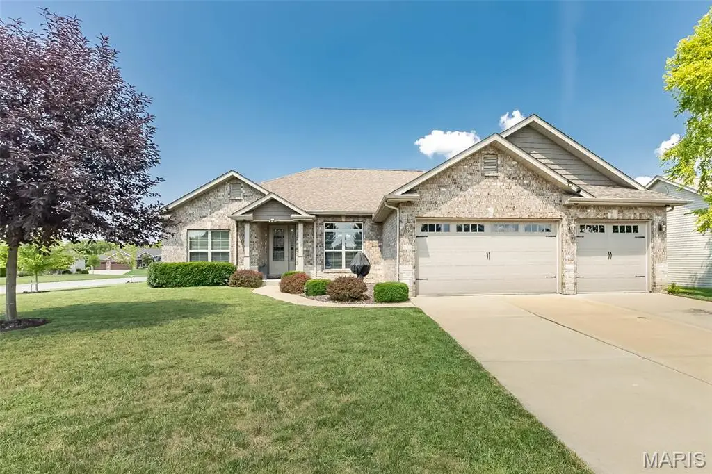 113 Stonebridge Crossing Drive, Maryville, IL 62062 - Image #1