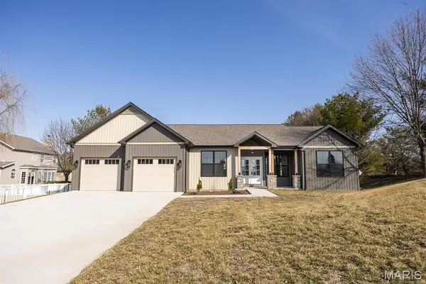 804 Grand Prairie Drive, Waterloo, IL 62298