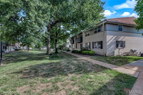 128 Shadalane Walk #A, Ballwin, MO 63011