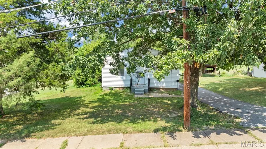 10525 Hobday Avenue, Saint Ann, MO 63074 - Image #2