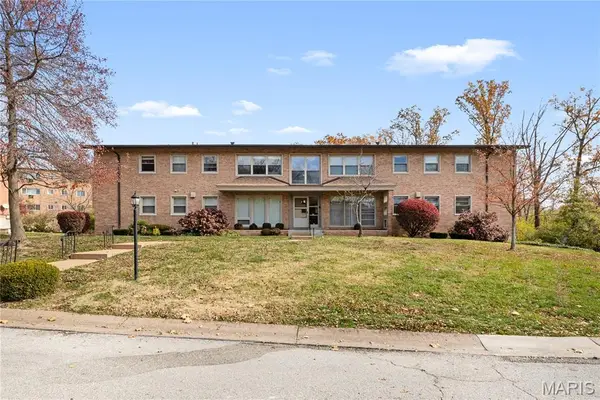 4 Delcrest Court #104, University City, MO 63124