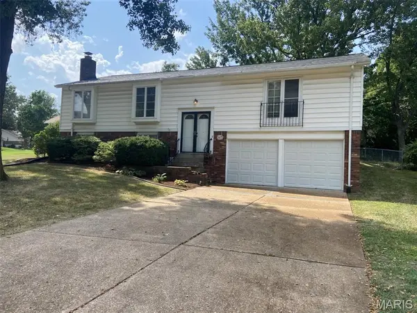 1407 Summerhaven Drive, St Louis, MO 63146