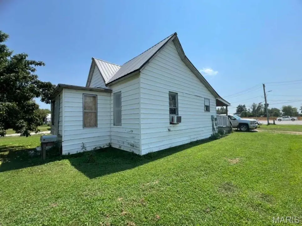 201 E Birch Street, Shelbina, MO 63468 - Image #1