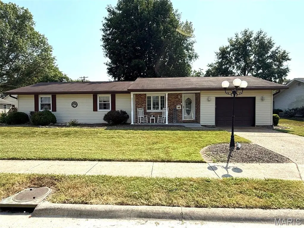 290 N Elm Street, Breese, IL 62230 - Image #1