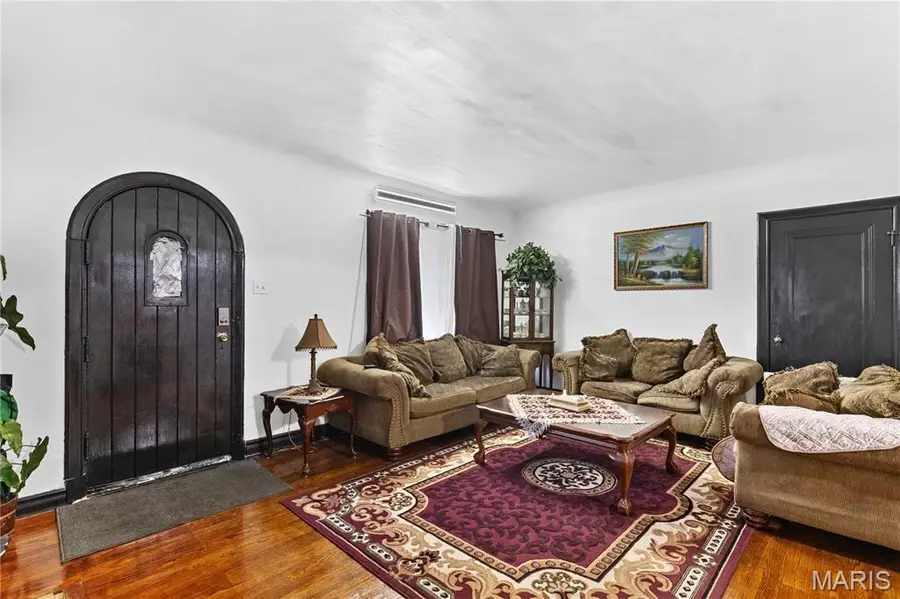 3926 Dunnica Avenue, Saint Louis, MO 63116 - Image #3