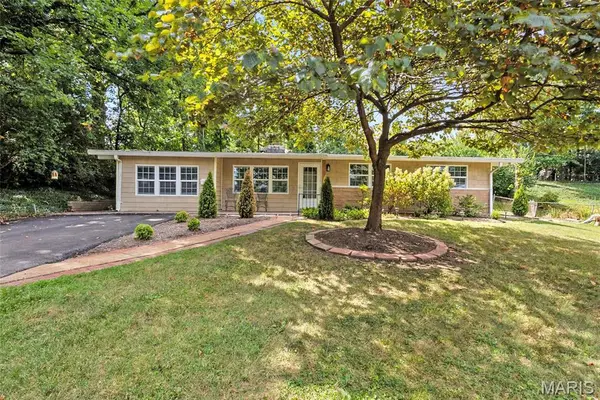 621 Crest Court, Kirkwood, MO 63122