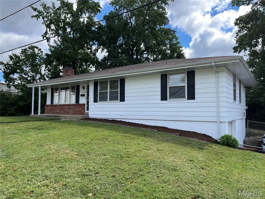 1090 Kinstern Drive, Des Peres, MO 63131 - Image #1