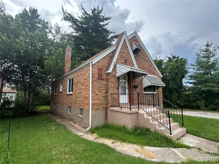 385 Kingston Drive, Saint Louis, MO 63125 - Image #2